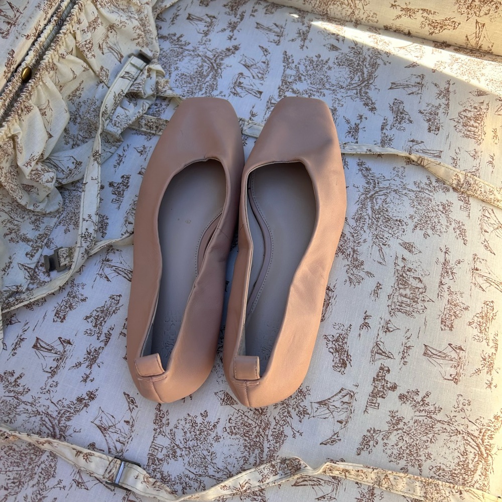 Vince Camuto very soft leather nude flat